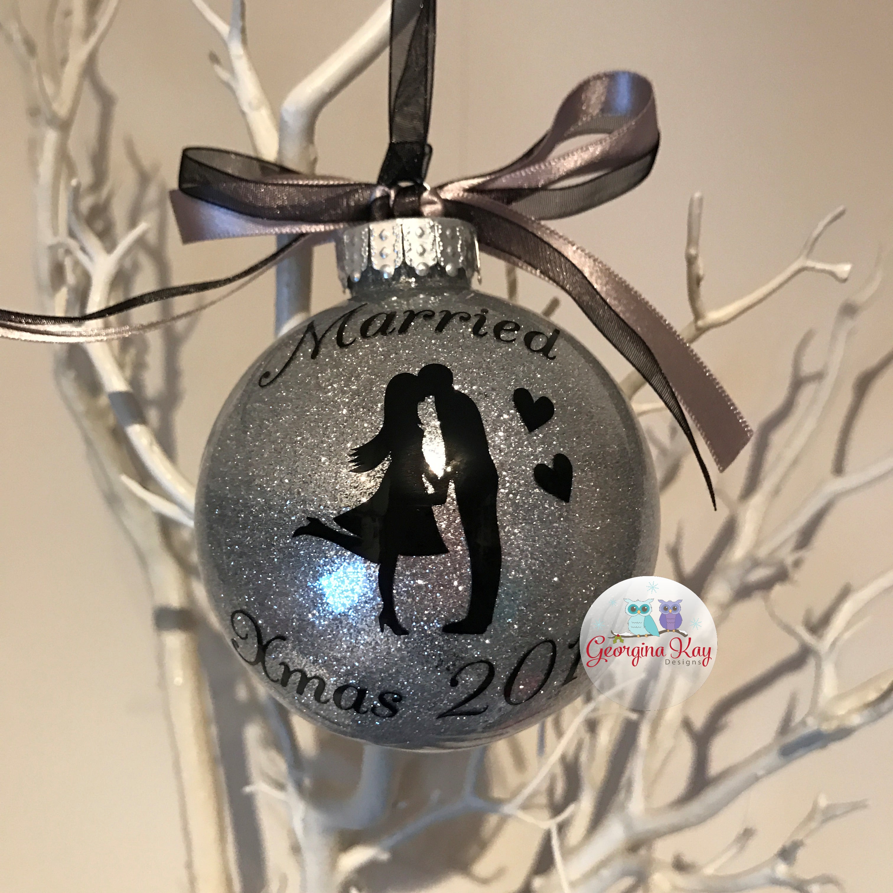 Just Married (Kiss) Bauble
